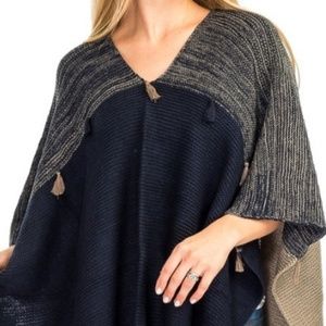 Colorblock v-neck poncho Navy & Taupe OSFM
